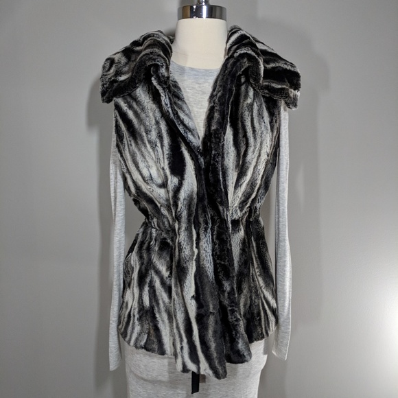NWOT TAHARI Faux Fur Vest Cinch Waist Black Gray Chinchilla Size Small - Picture 1 of 8